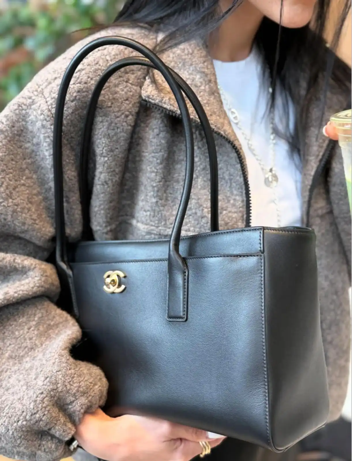Chanel Executive Tote Black GHW - photo 4