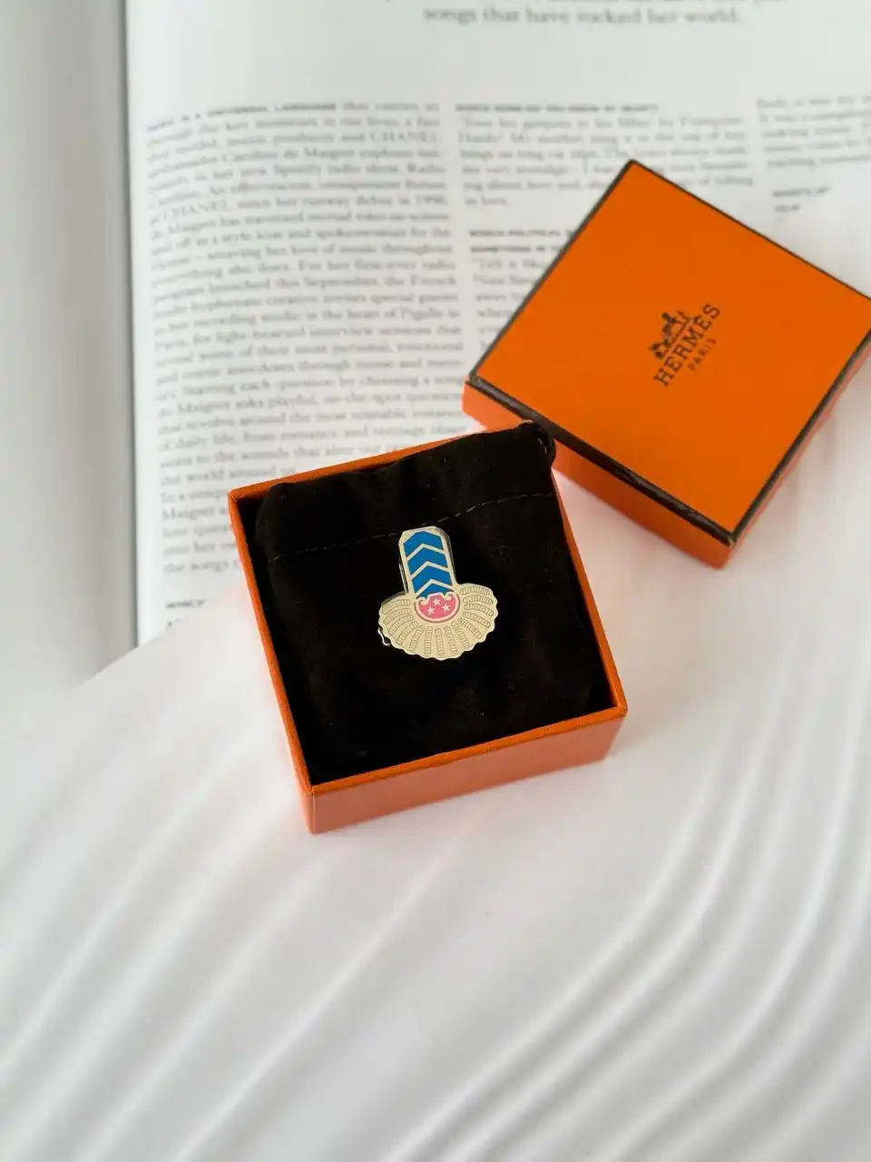 Hermes Hermes Epaulette Twilly Scarf Ring Permabrass / Bleu Vif / Rose