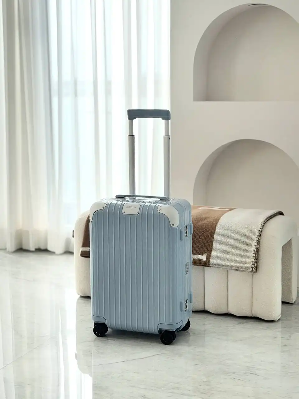 Rimowa Rimowa Hybrid Cabin Gloss Sky Blue