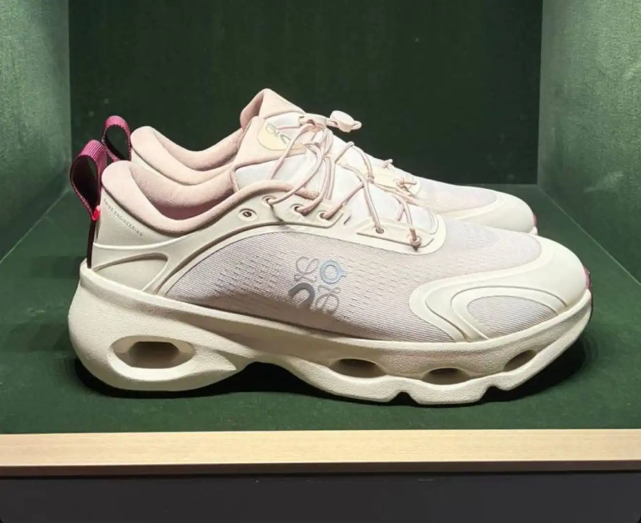 Loewe X On Cloudsolo Sneaker Woman Sand / Burgundy - photo 6