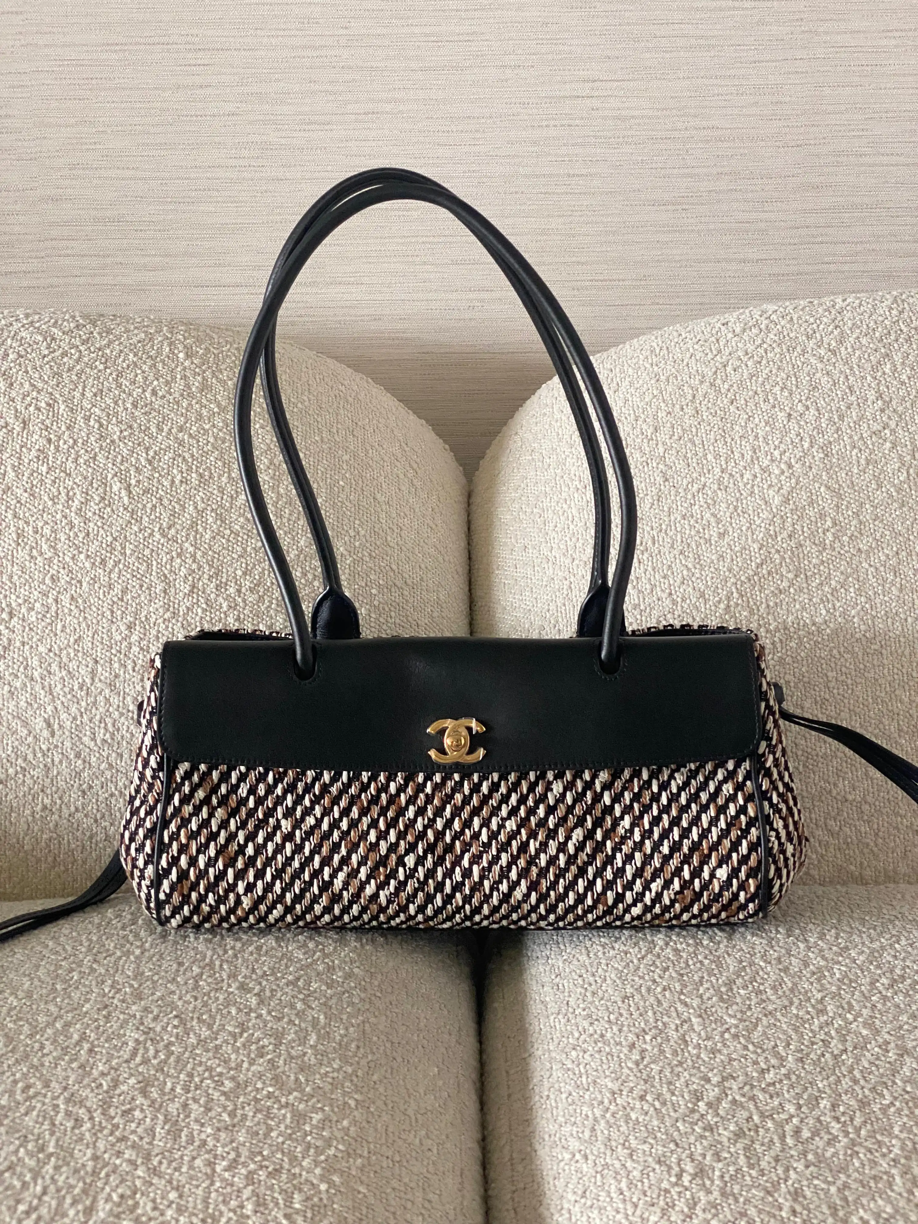Chanel Baguette East West Tote Small Tweed Black White - photo 6