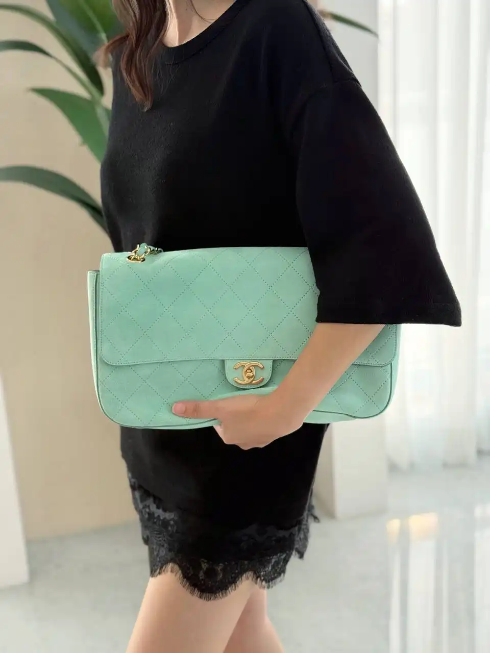 Chanel Maxi Flap XL Velvet Green GHW 32cm - photo 4