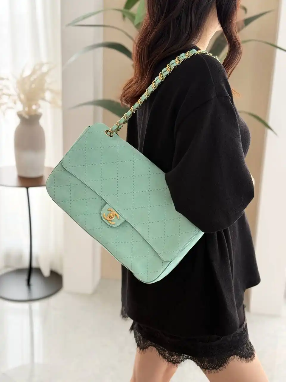 Chanel Maxi Flap XL Velvet Green GHW 32cm - photo 5