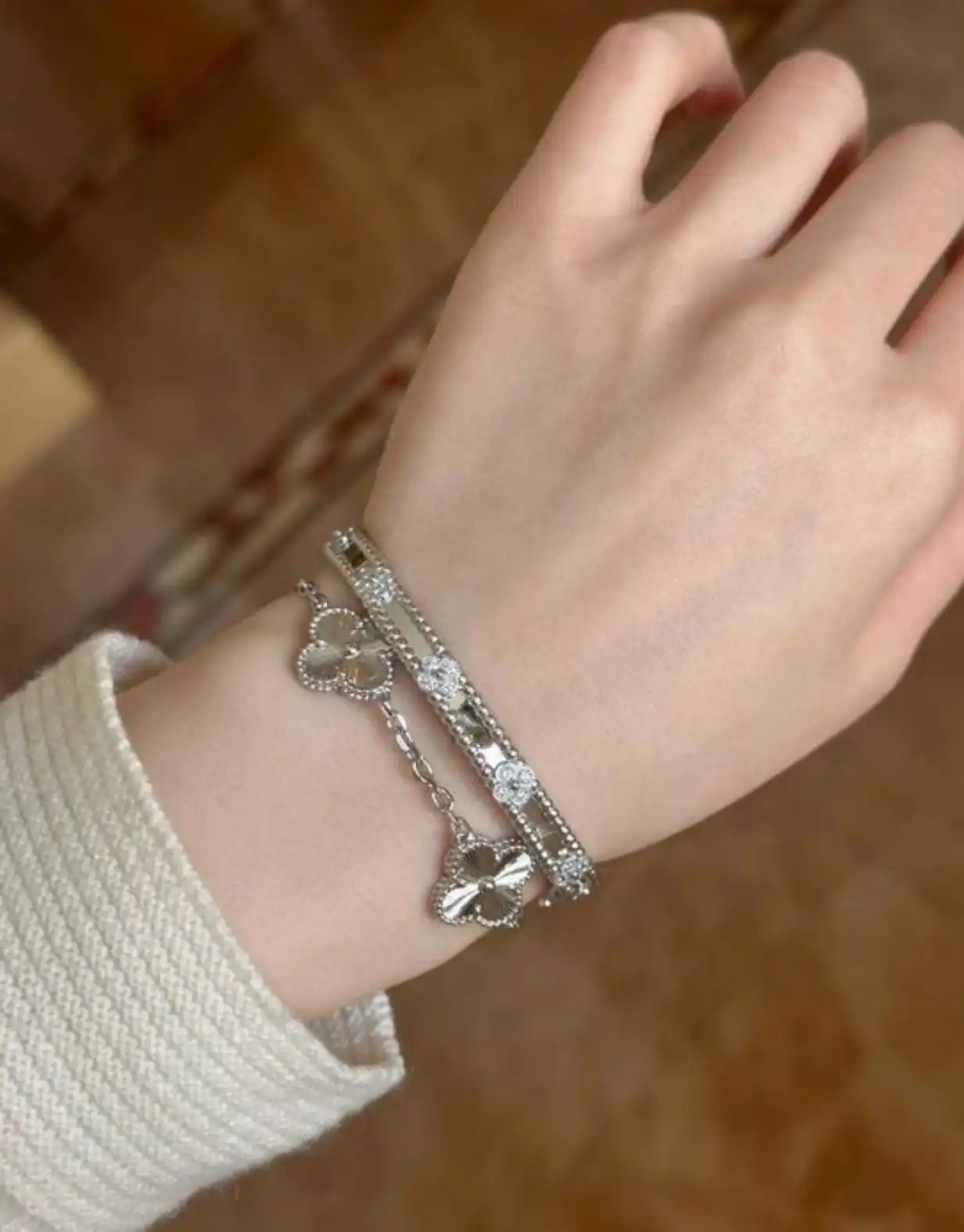 Van Cleef & Arpels / VCA Vintage Guiloche Alhambra Bracelet, 5 Motifs White Gold - photo 4