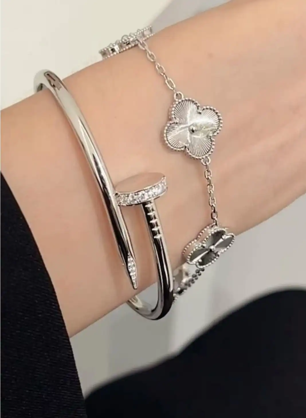 Van Cleef & Arpels / VCA Vintage Guiloche Alhambra Bracelet, 5 Motifs White Gold - photo 5