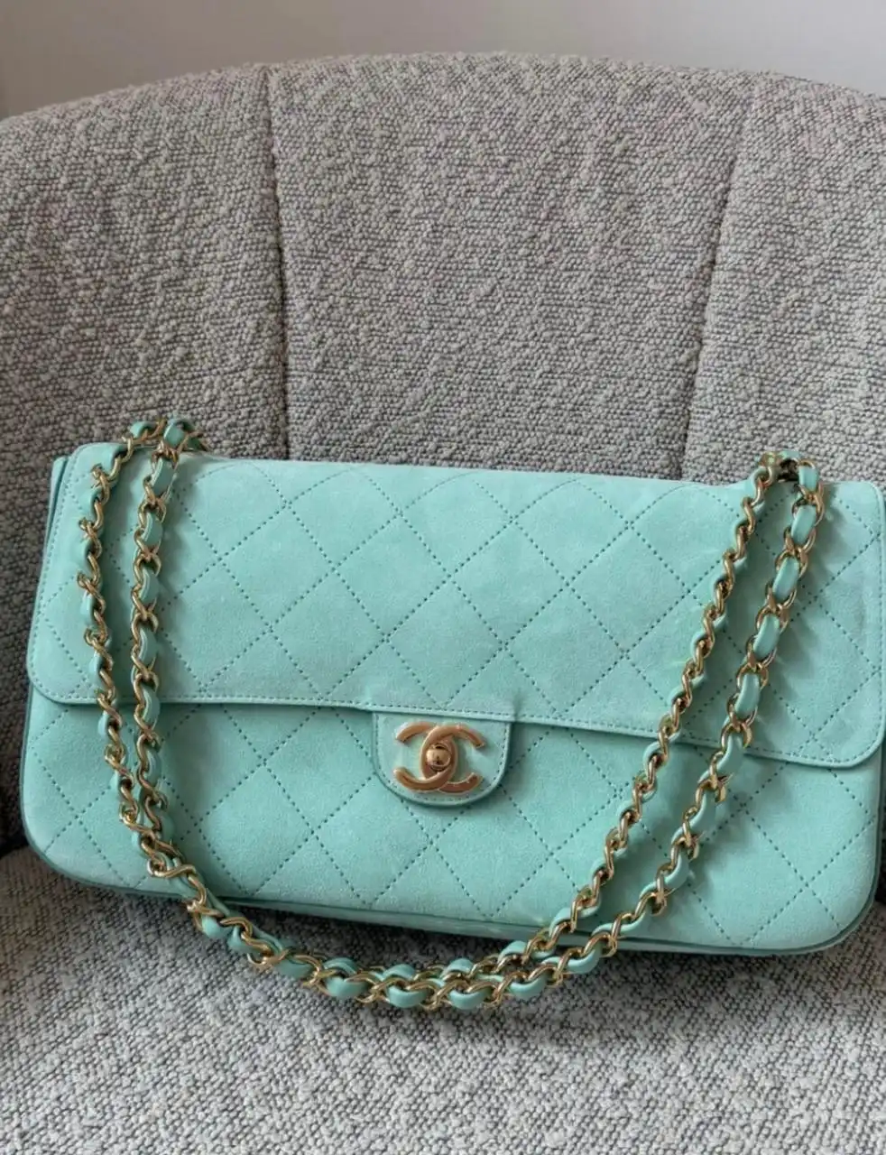 Chanel Maxi Flap XL Velvet Green GHW 32cm - photo 3