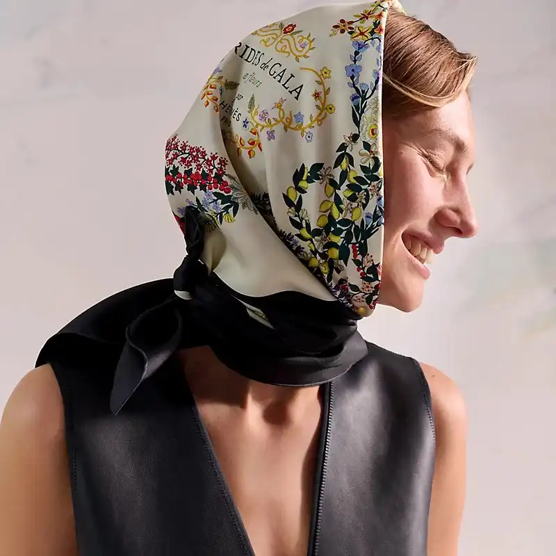 Hermes Hermes Brides de Gala en Fleurs Scarf 90 Noir / Ivoire / Multicolore