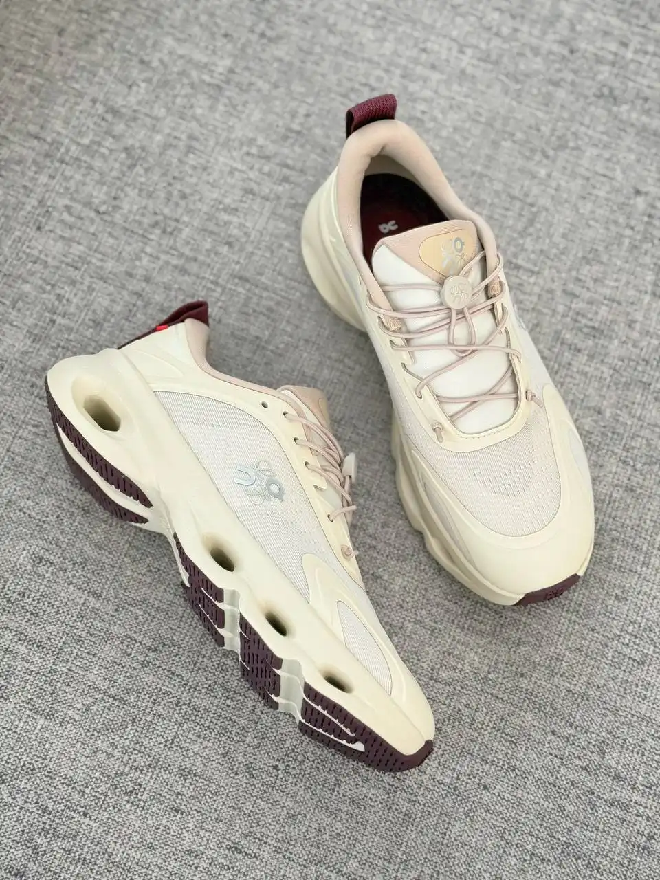 LOEWE Loewe X On Cloudsolo Sneaker Woman Sand / Burgundy