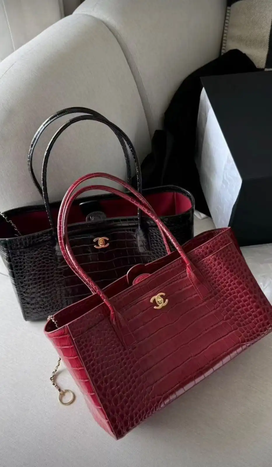 Chanel Executive Tote-Embossed Red 2026 GHW - photo 7