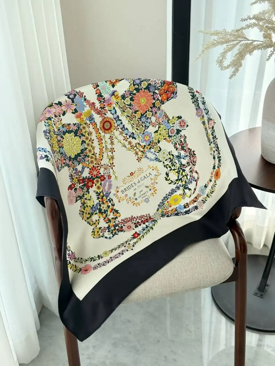 Hermes Hermes Brides de Gala en Fleurs Scarf 90 Noir / Ivoire / Multicolore