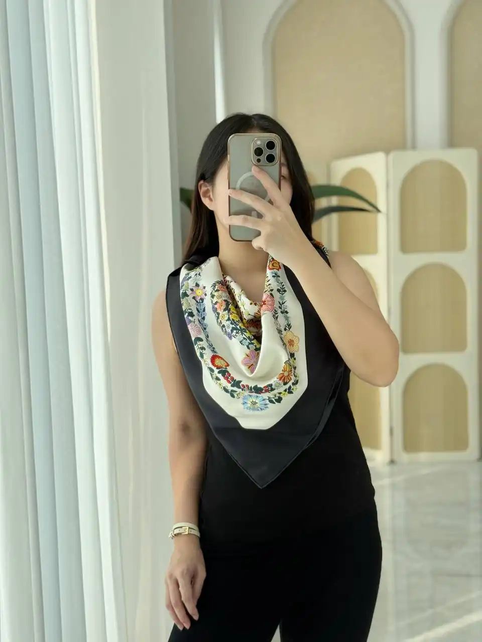 Hermes Brides de Gala en Fleurs Scarf 90 Noir / Ivoire