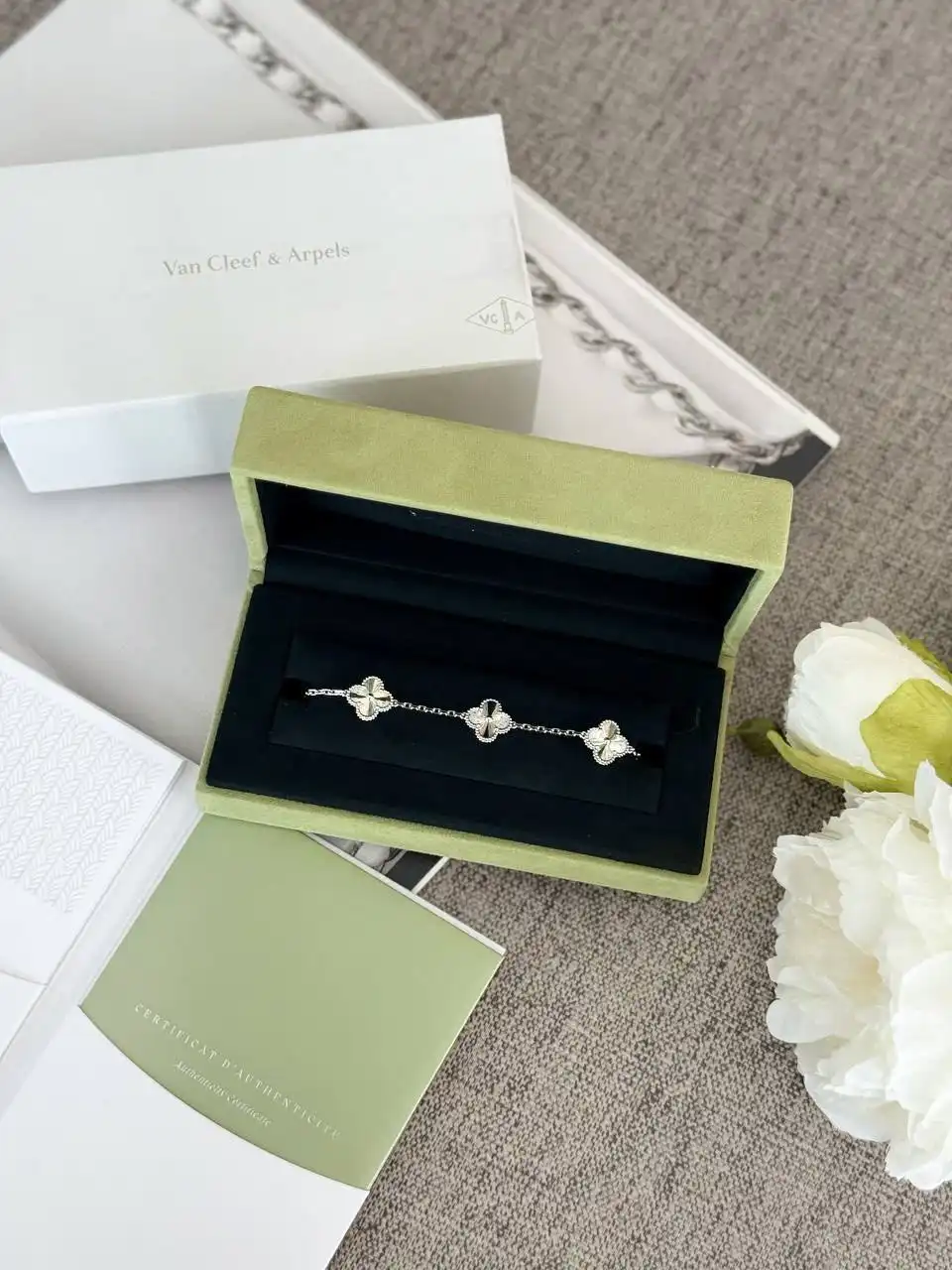 Van Cleef & Arpels Van Cleef & Arpels / VCA Vintage Guiloche Alhambra Bracelet, 5 Motifs White Gold