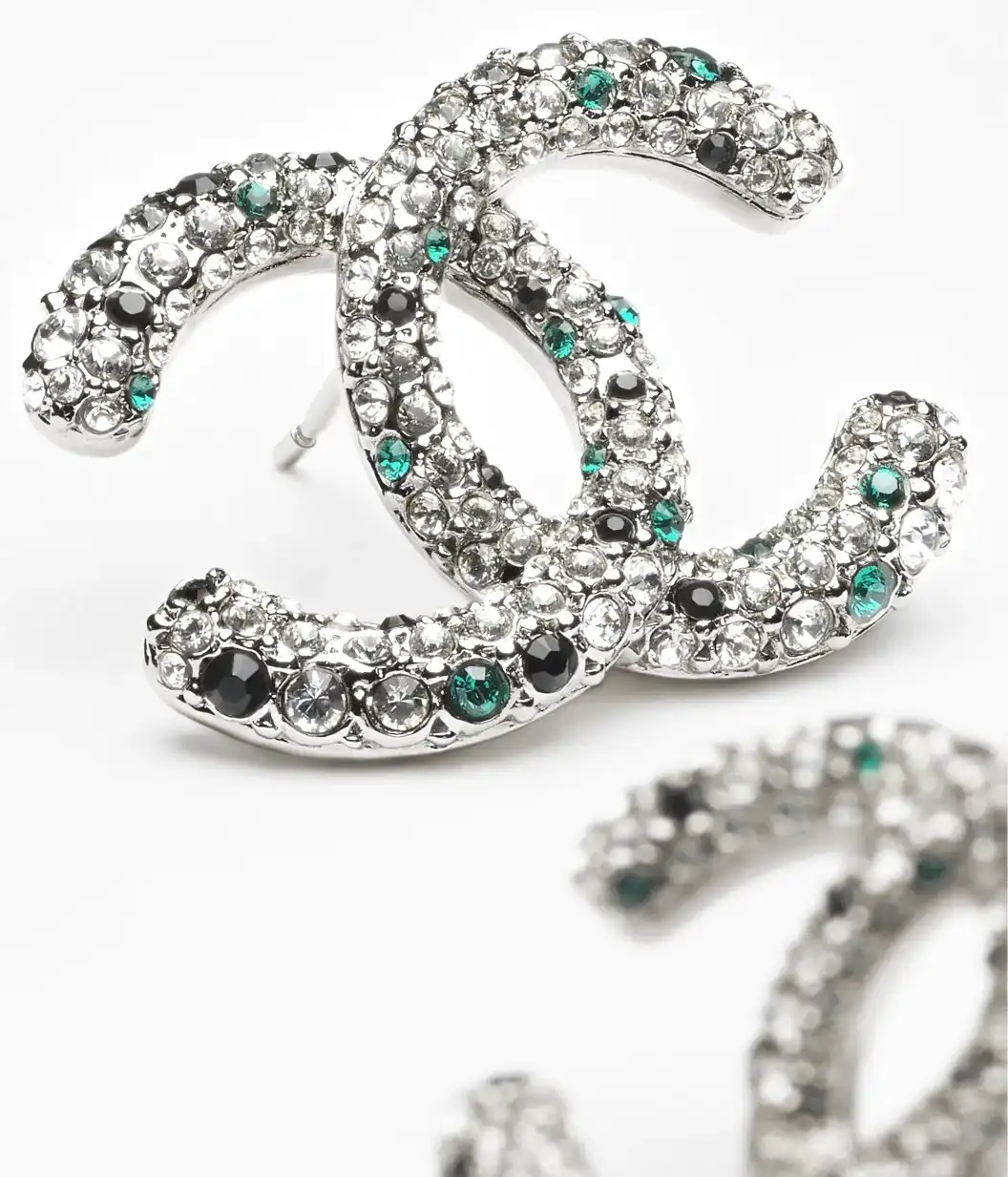 Chanel Earrings Sparkling Crystal CC Silver - photo 4