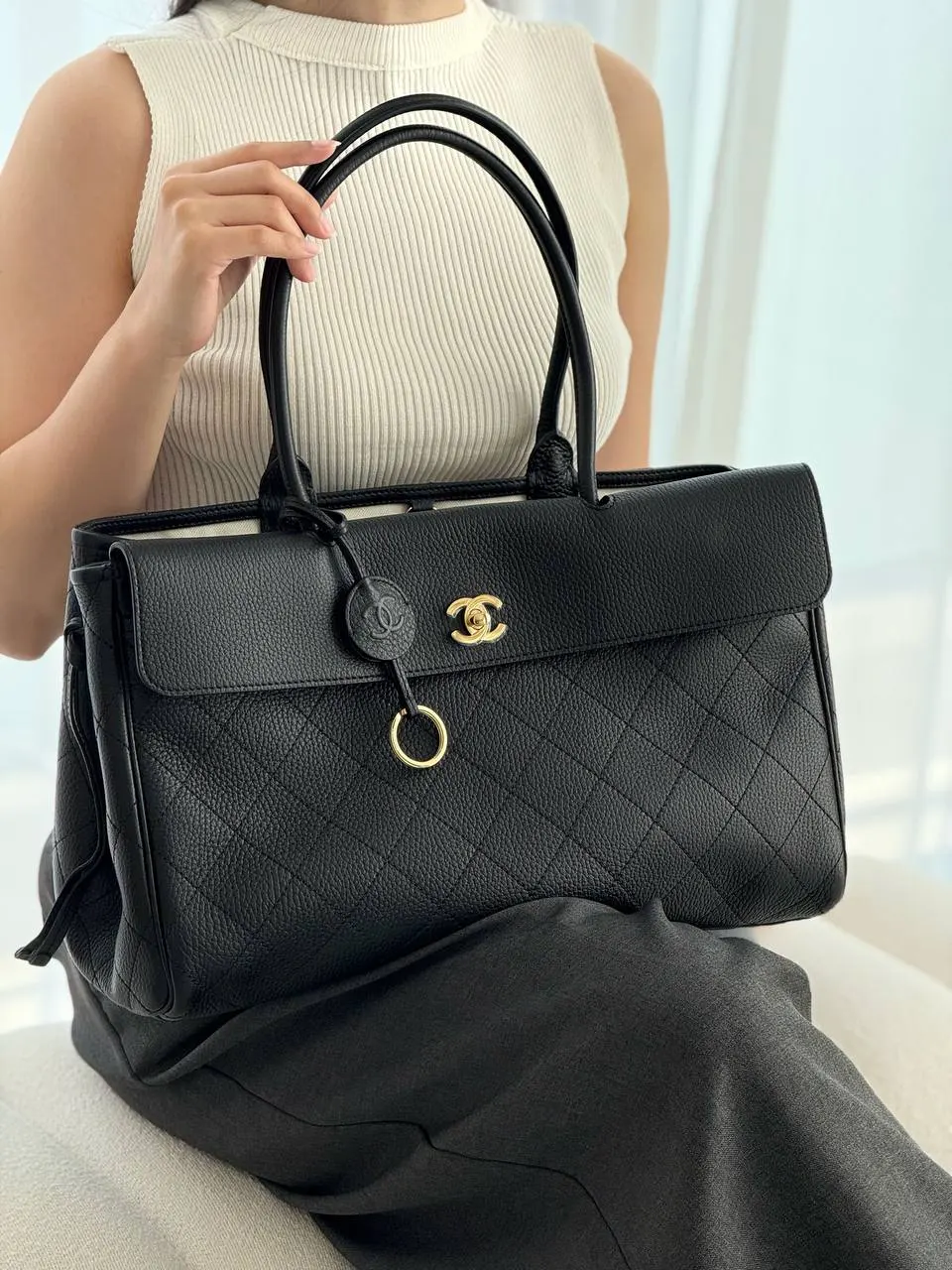 Chanel Baguette Urban Tote Medium Black GHW - photo 3