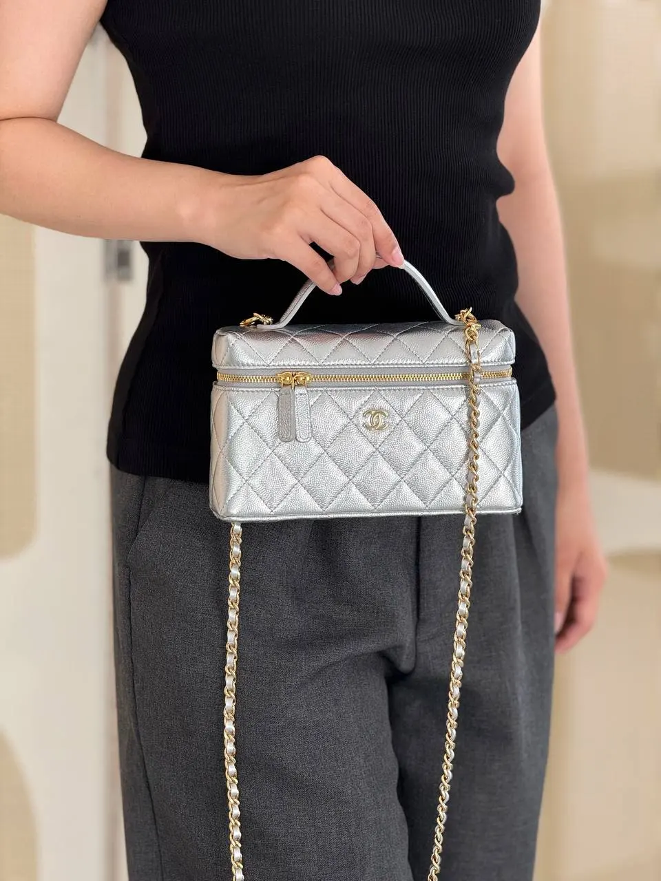 Chanel Vanity Clutch Caviar Silver GHW - photo 3