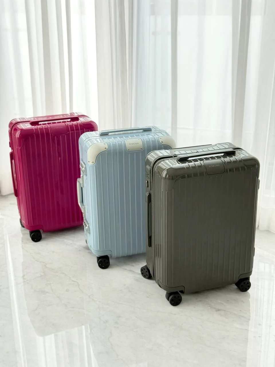 Rimowa Rimowa Essential Cabin Gloss Magenta Purple