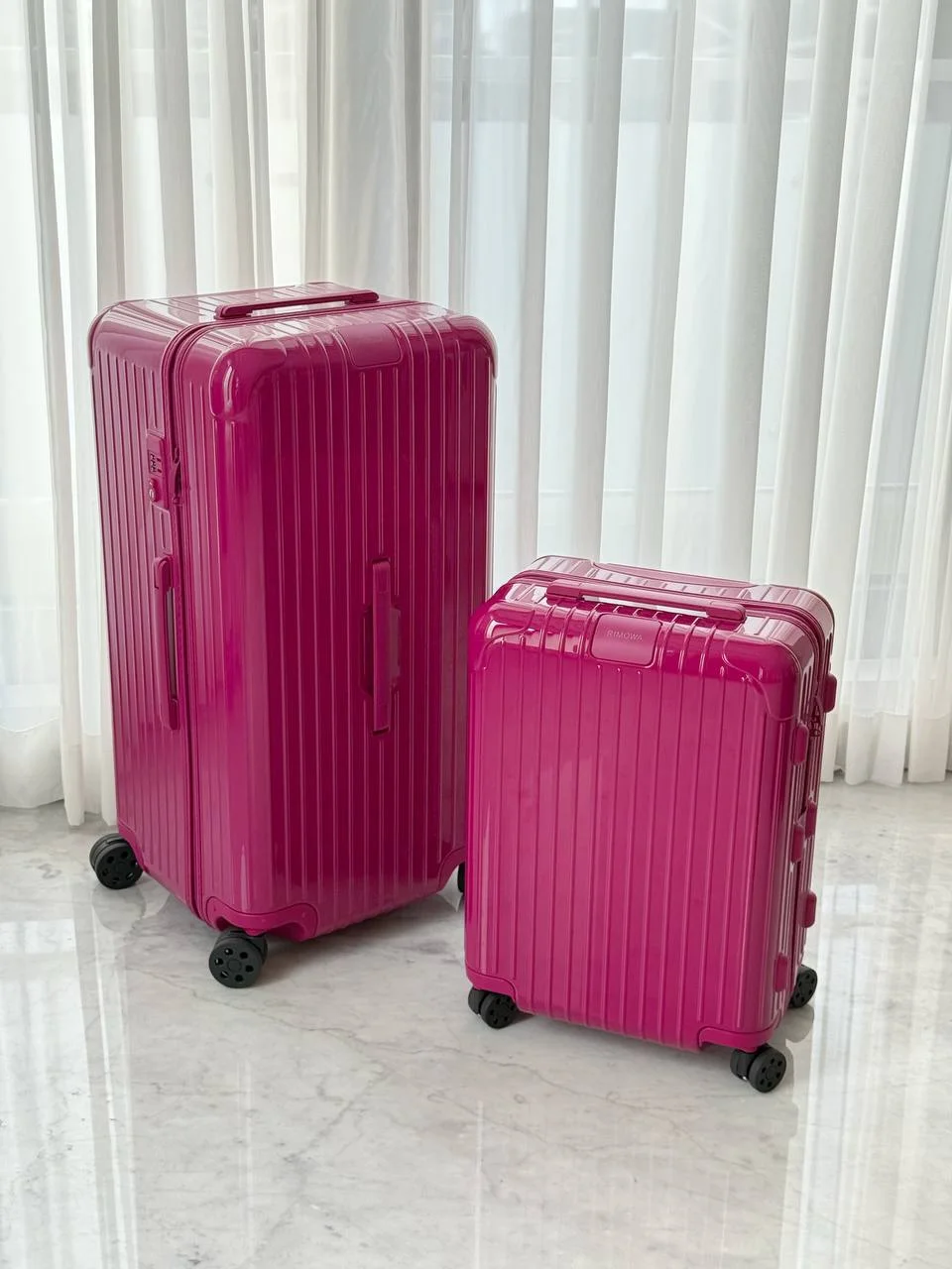 Rimowa Rimowa Essential Trunk Plus Gloss Magenta Purple