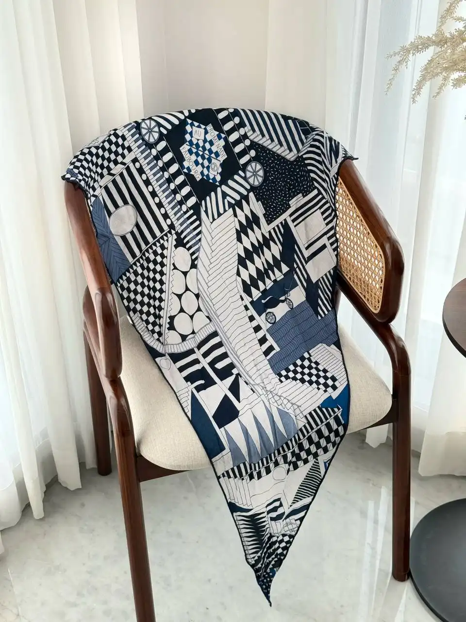 Hermes Hermes Scarf promenade Au Faubourg Gris Chiné Clair / Bleu Moyen / Marine
