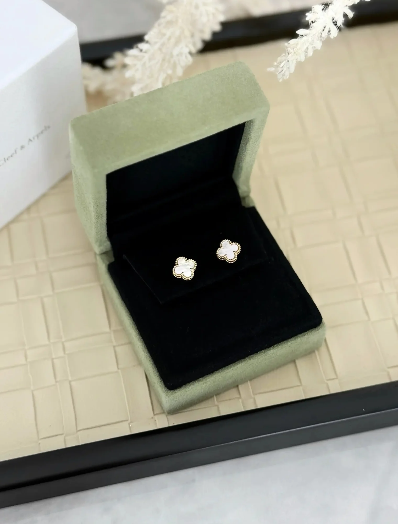 Van Cleef & Arpels Van Cleef & Arpels / VCA Sweet Alhambra Earstuds Earring