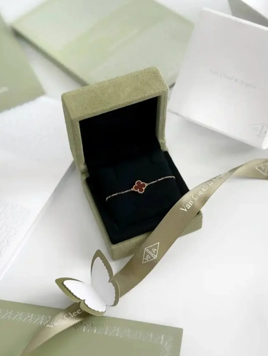Van Cleef & Arpels Van Cleef & Arpels / VCA Carnelian Rose Gold Sweet Bracelet