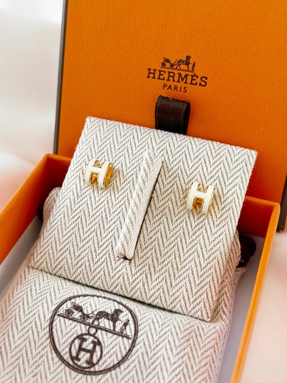 Hermes Hermes Mini Pop H Earrings Craie White GHW