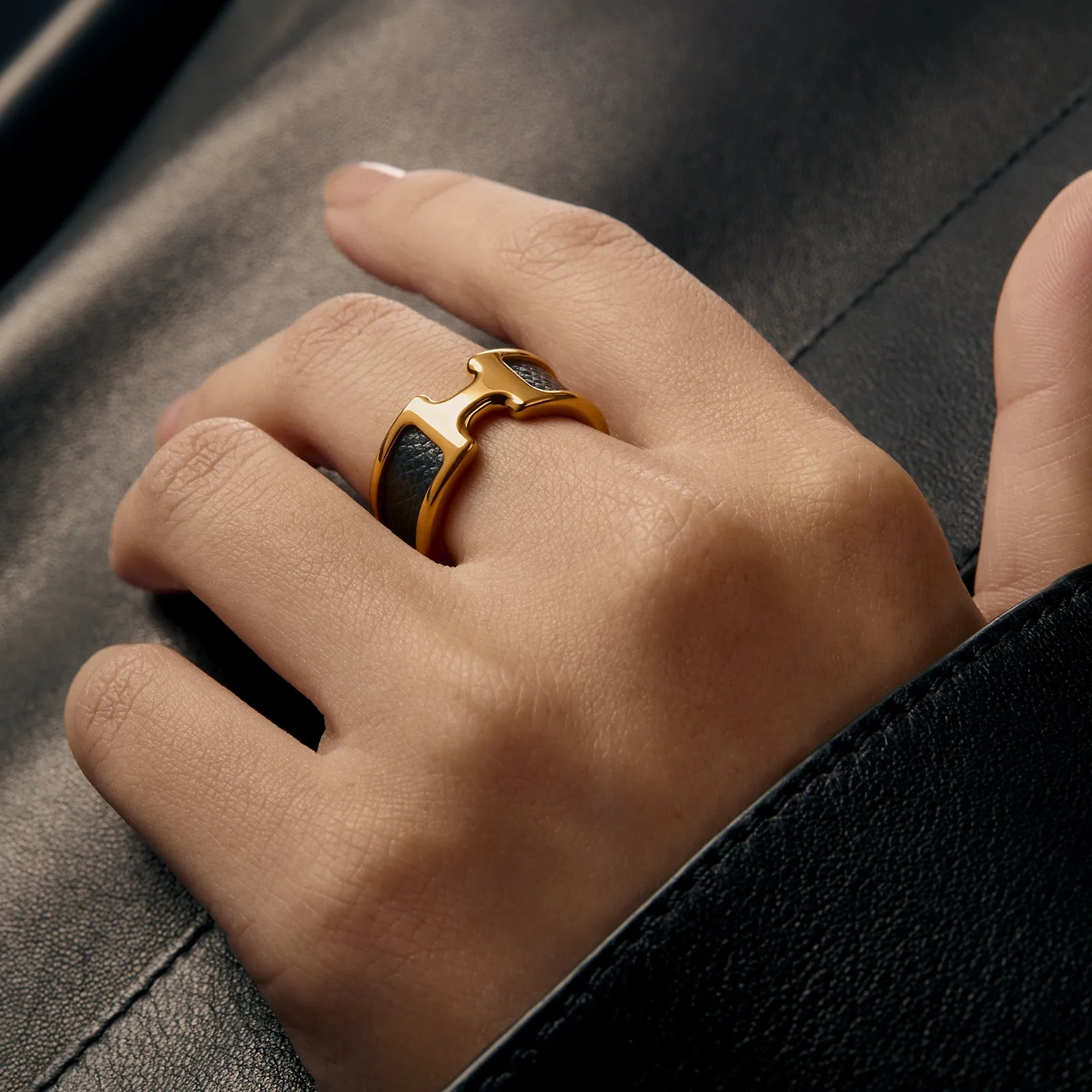 Hermes Olympe Ring Small Model Black GHW - photo 4