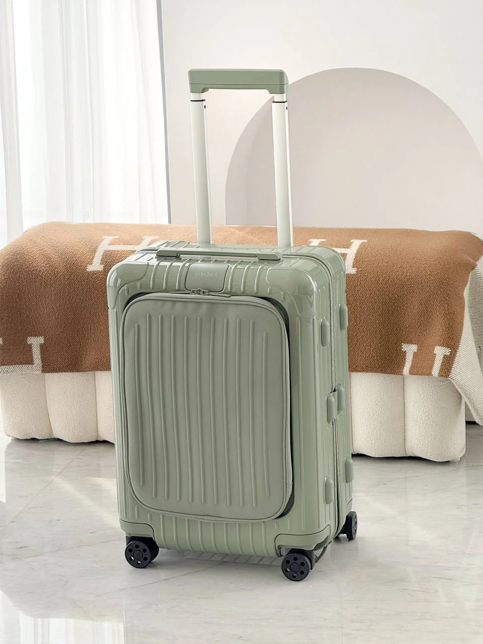 Rimowa Essential Sleeve Cabin Regular - Gloss Eucalyptus Green