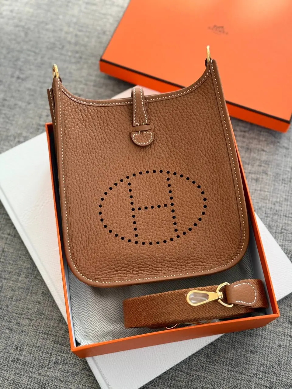Hermes Hermes Evelyne 16 / Mini Evelyne Clemence Gold - Gold GHW