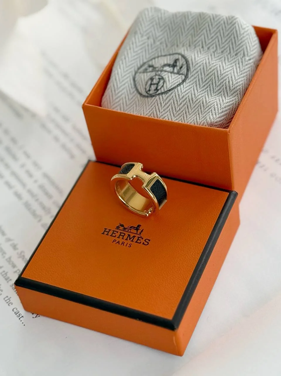 Hermes Hermes Olympe Ring Small Model Black GHW
