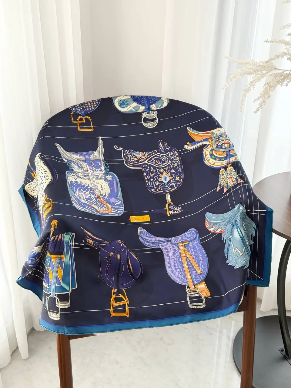 Hermes Hermes Tous en Selle scarf 90 Cobalt / Marine / Or