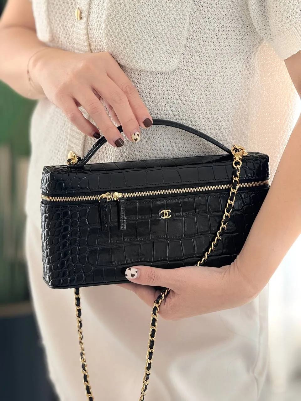 Chanel long vanity top handle Croco Embossed Black GHW - photo 4