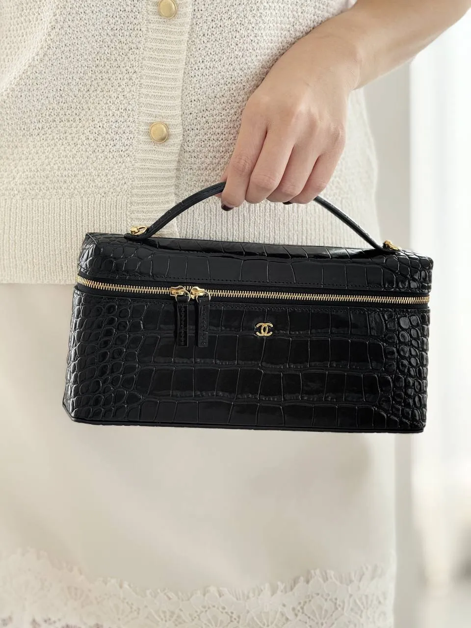 Chanel long vanity top handle Croco Embossed Black GHW - photo 3