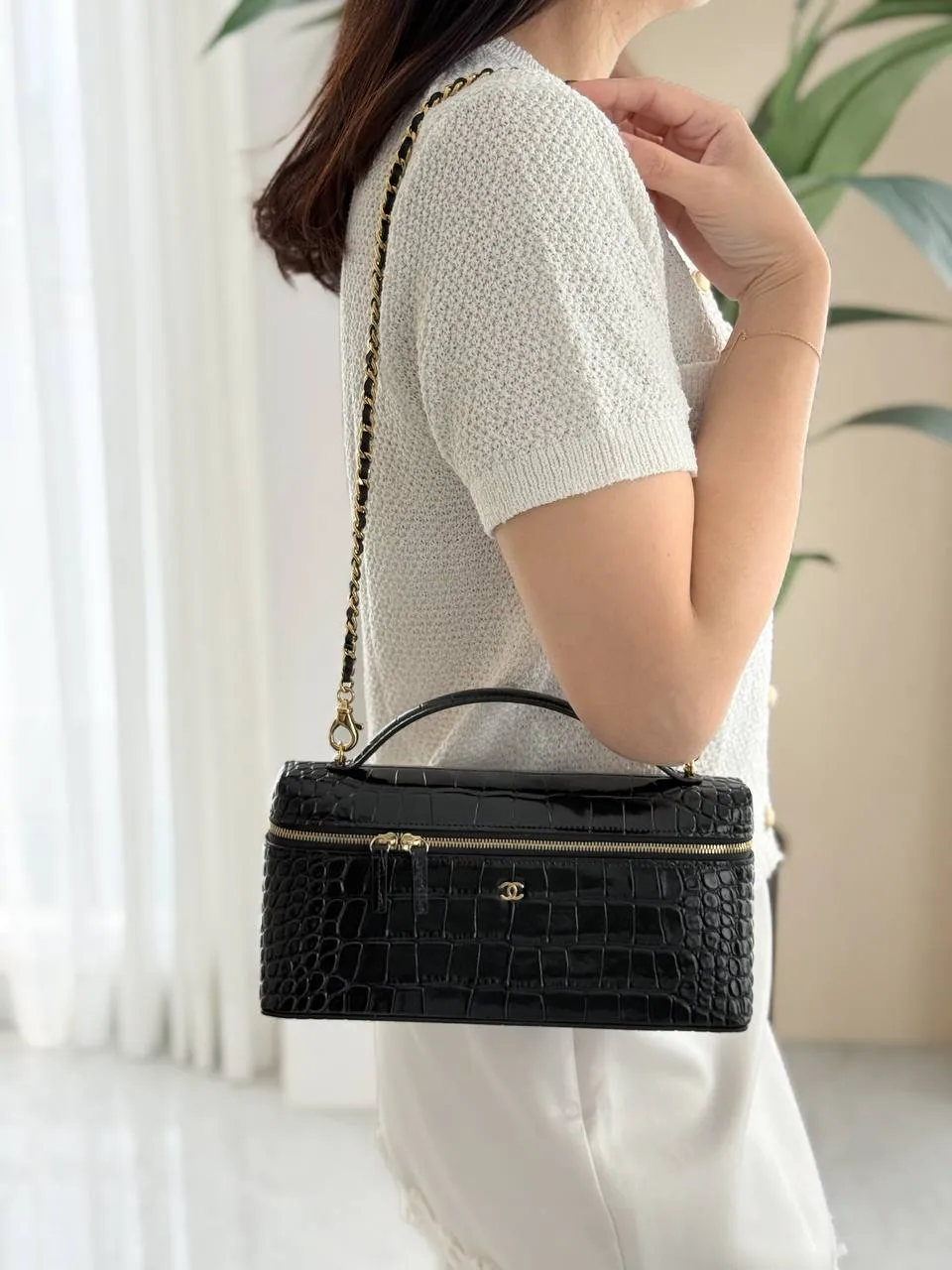 Chanel long vanity top handle Croco Embossed Black GHW - photo 5