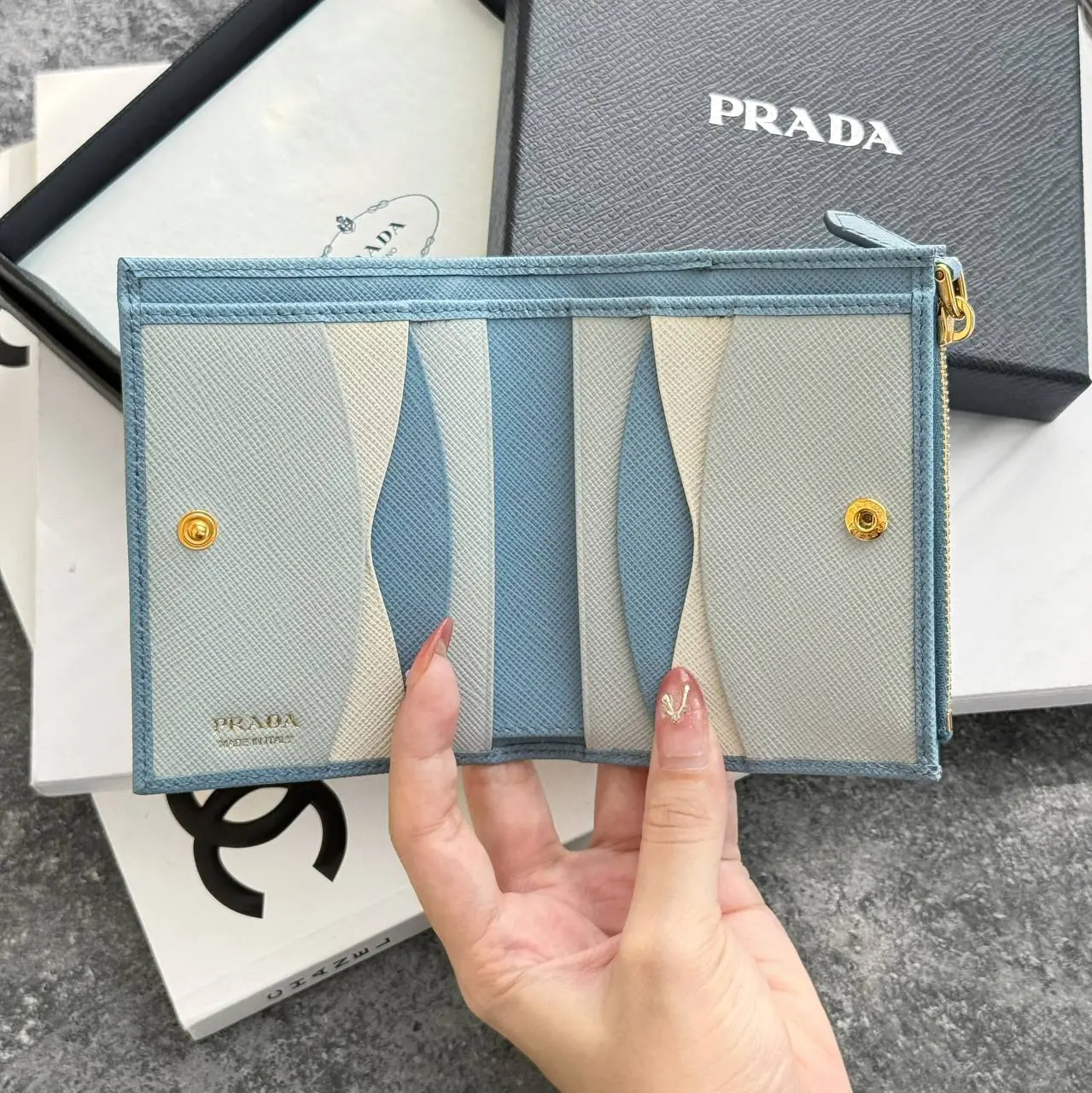 Prada Prada Portafoglio Piccolo In Saffiano Astrale Lettering Logo Wallet