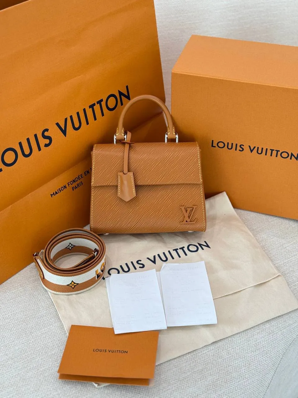 Preloved LV Cluny Mini Epi Leather Gold Miel - photo 4