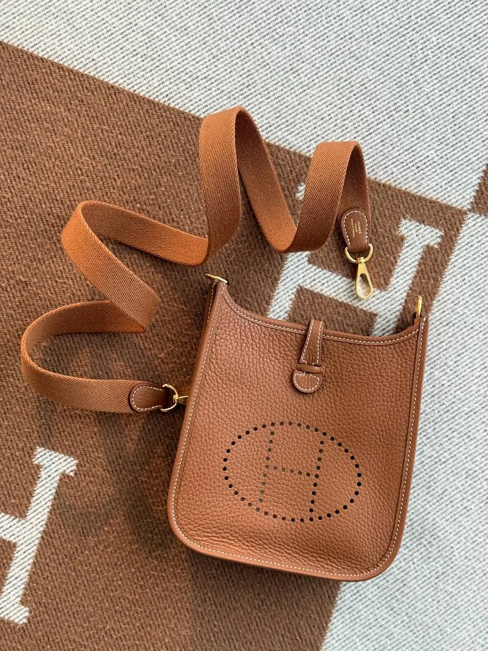 Hermes Hermes Evelyne 16 / Mini Evelyne Clemence Gold - Gold GHW
