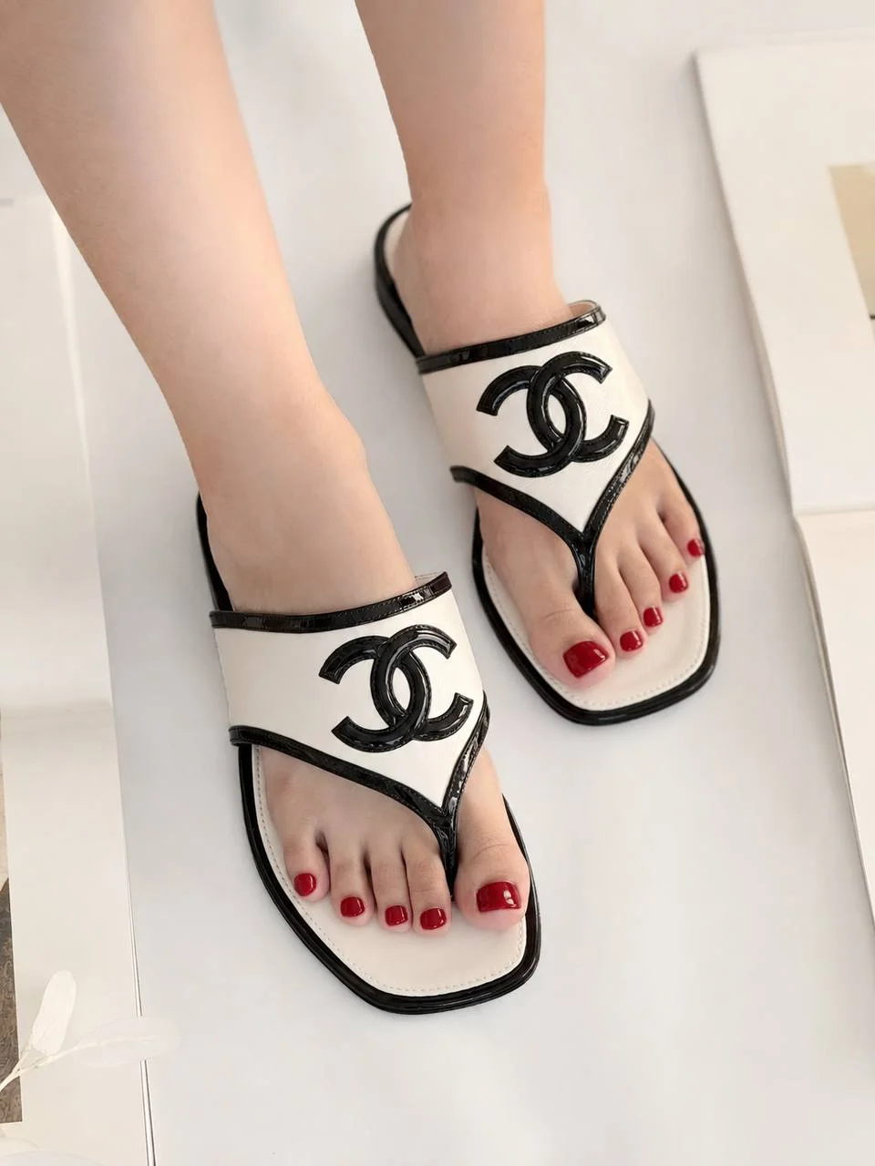 Chanel White & Black Patent CC Logo Thong Mule Flat Sandals - photo 2