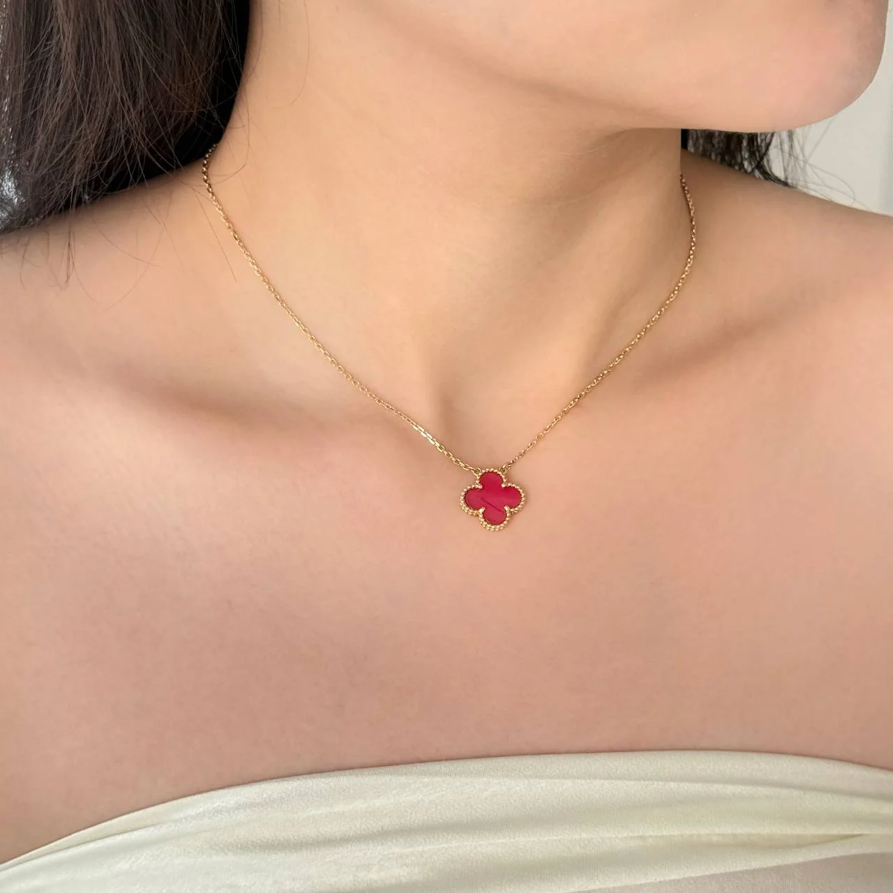 VCA Vintage Alhambra Pendant 18K Yellow Gold Pink Enamel - photo 3