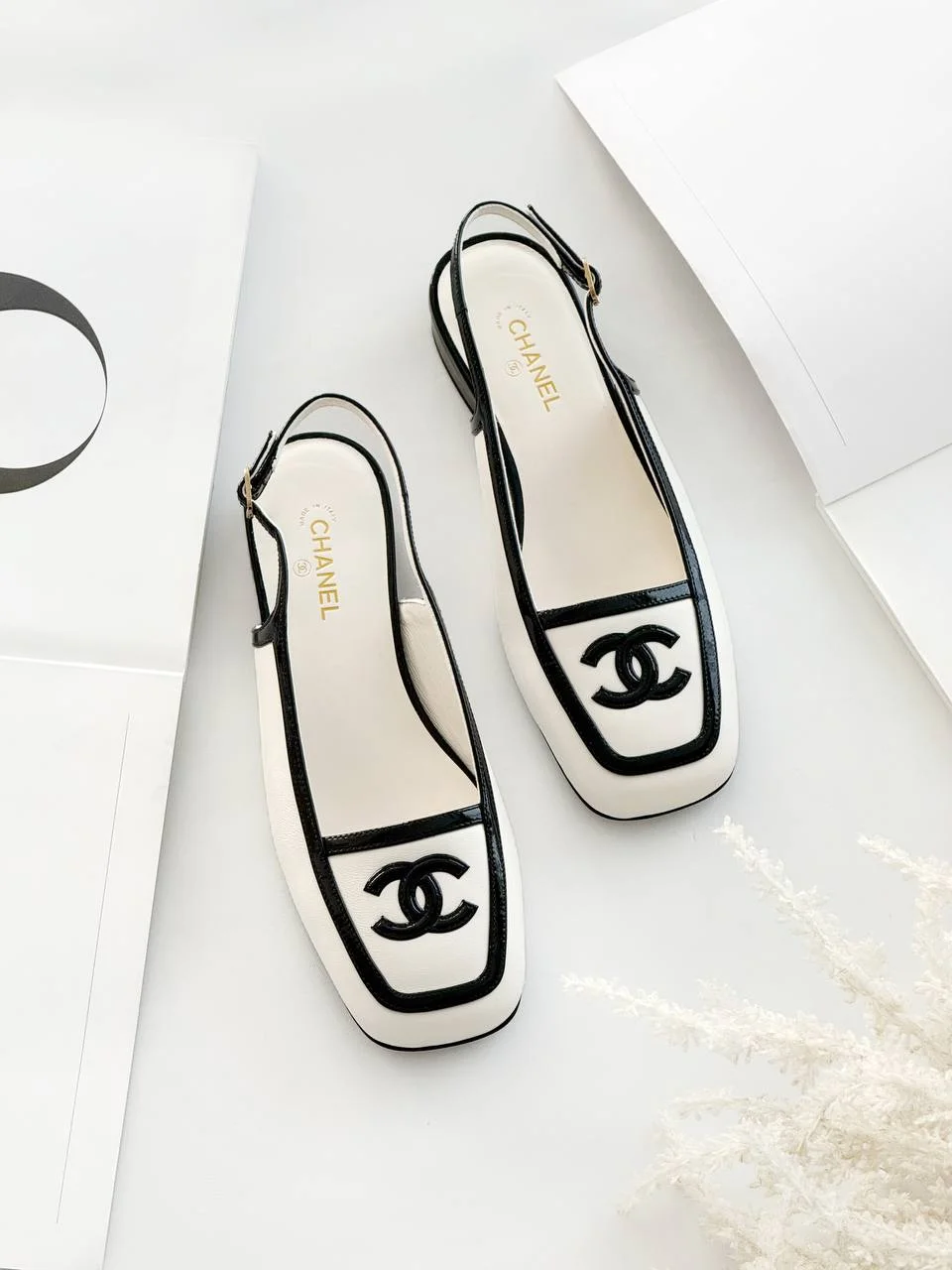 CHANEL Chanel CC Logo Square Toe Slingback White Black