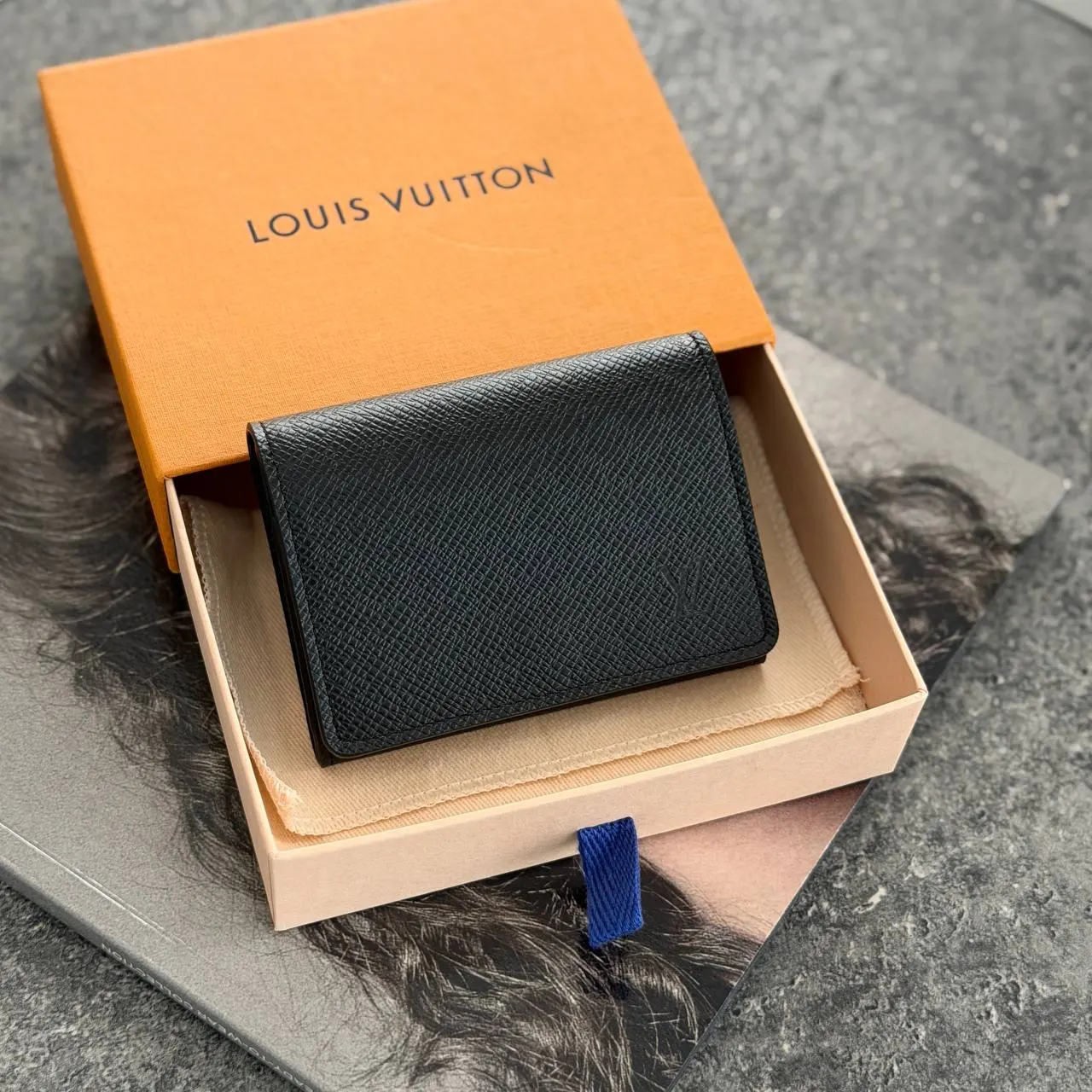 Louis Vuitton LV Enveloppe Carte De Visite Taiga Card Wallet