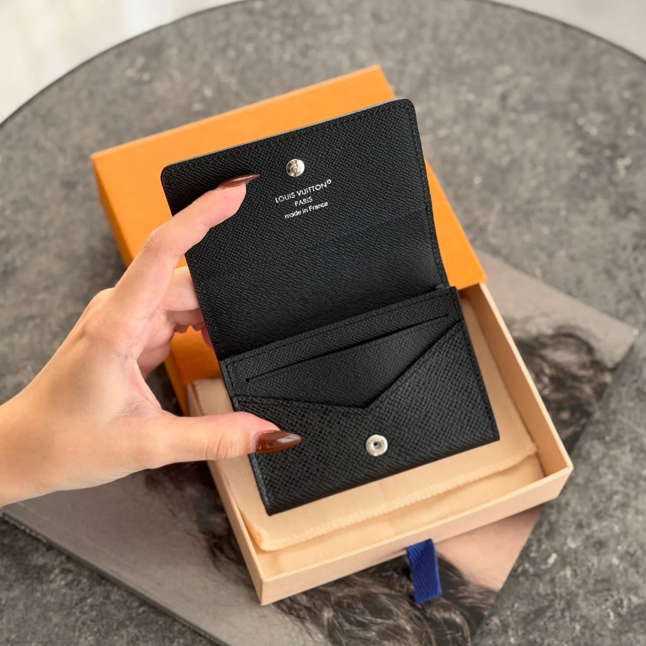 Louis Vuitton LV Enveloppe Carte De Visite Taiga Card Wallet