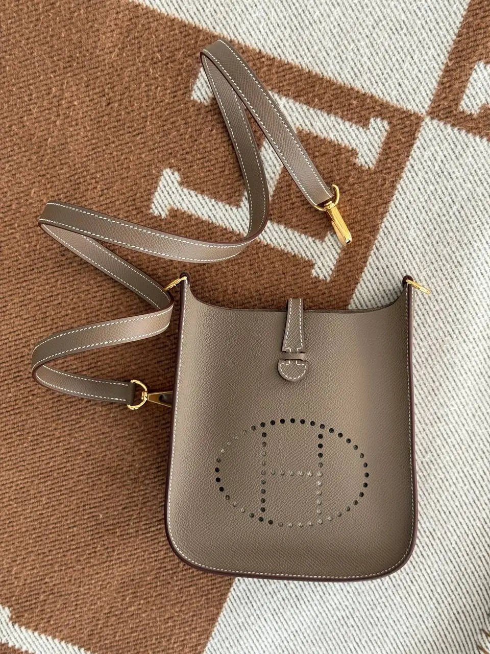Hermes Hermes Mini Evelyne Epsom Etoupe GHW