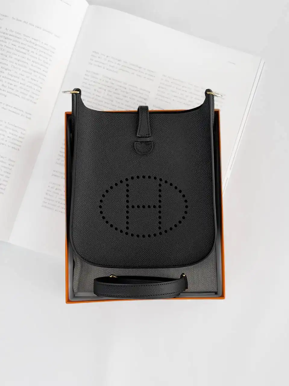 Hermes Hermes Mini Evelyne Epsom Black / Noir GHW