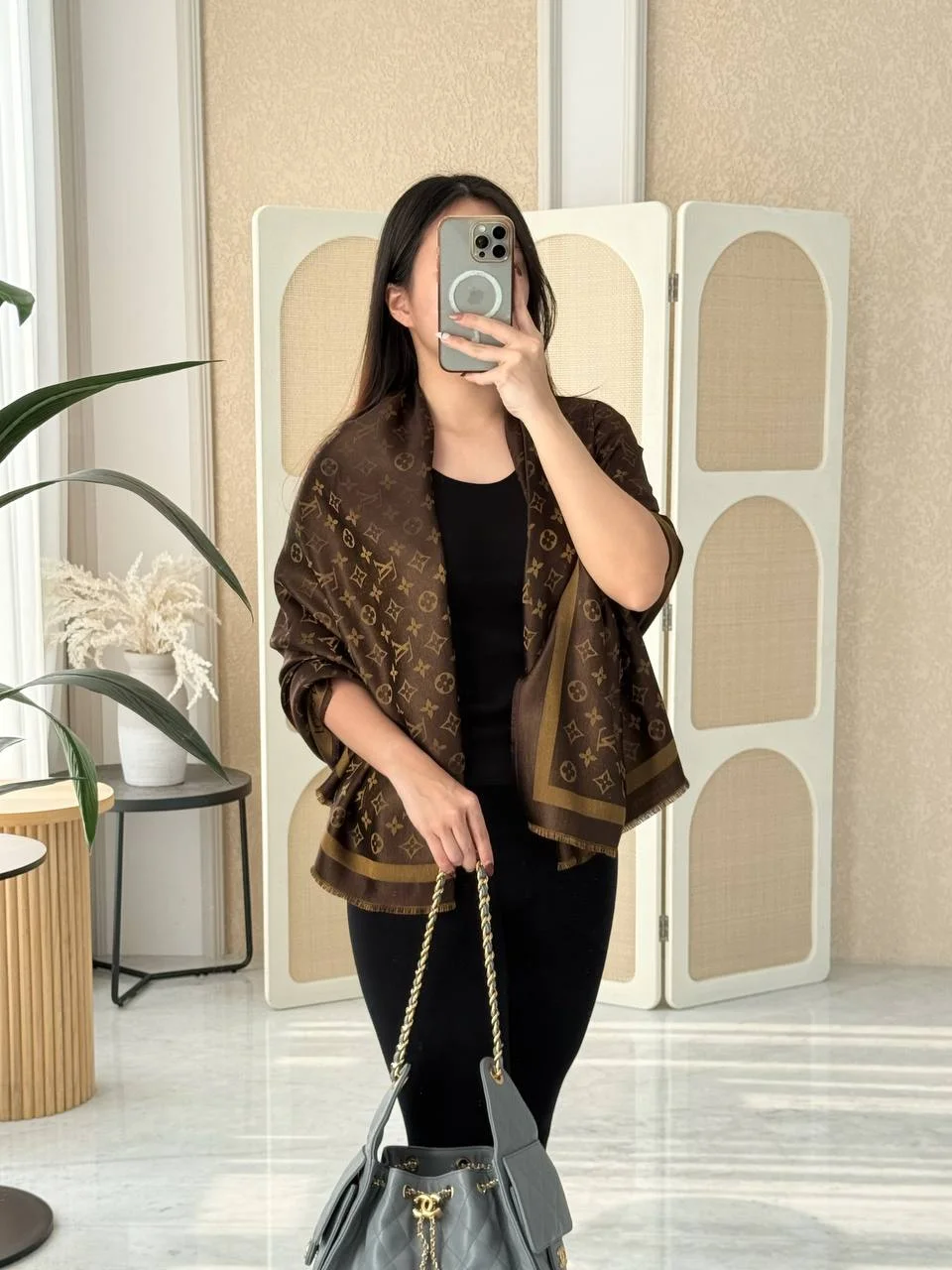 Louis Vuitton LV Monogram Shine Shawl / Scarf Marron