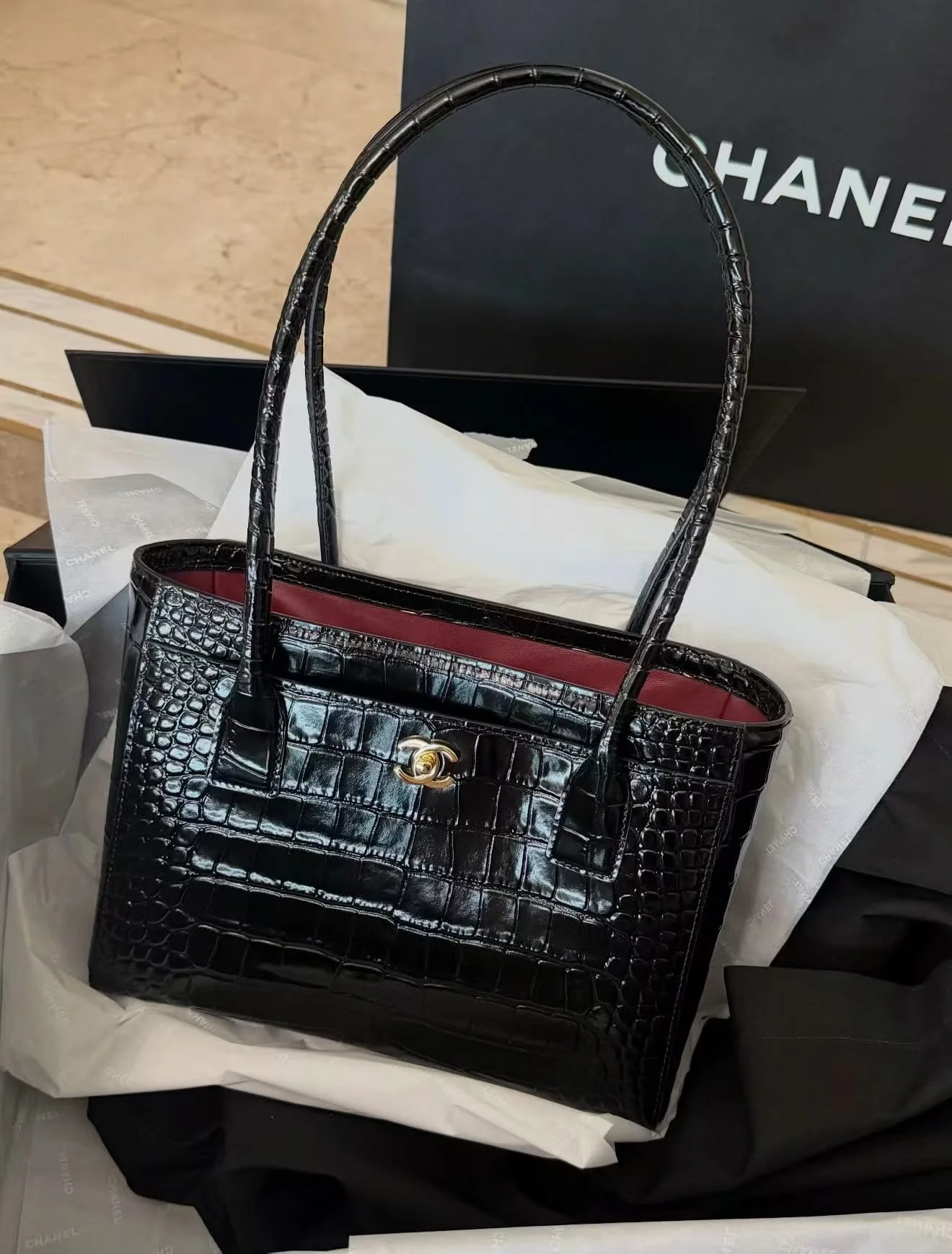 Chanel Tote Small Croco Black GHW - photo 8