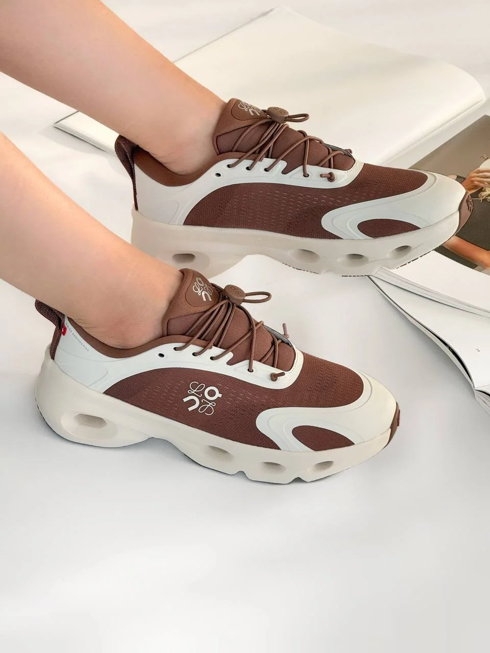 Loewe X ON Cloudsolo Sneaker Women Taupe / Eggshell - photo 3