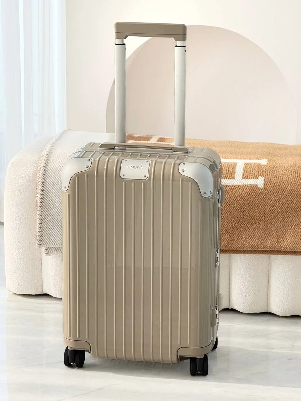 Rimowa Rimowa Hybrid Cabin Gloss Stone Beige