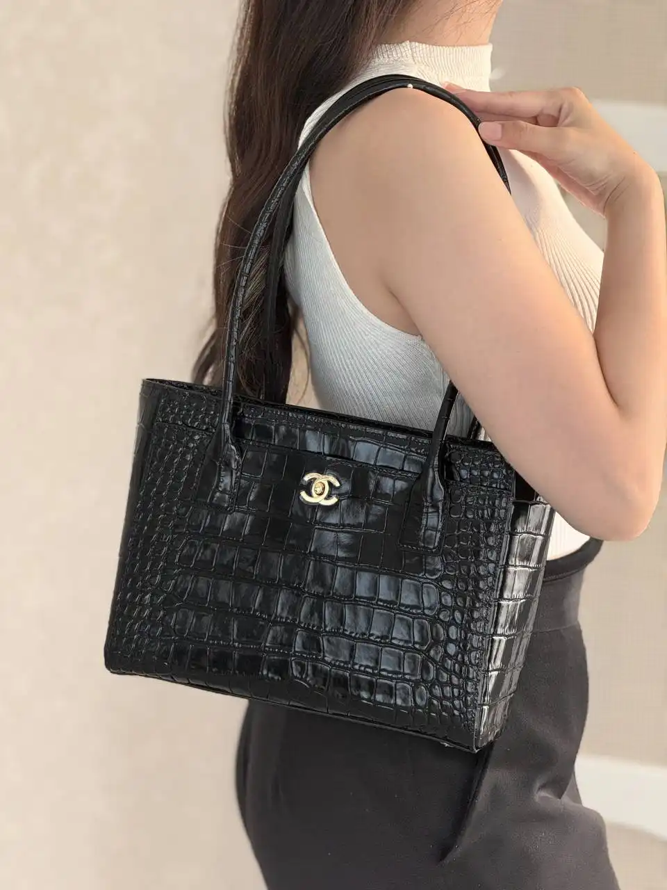 Chanel Tote Small Croco Black GHW - photo 4