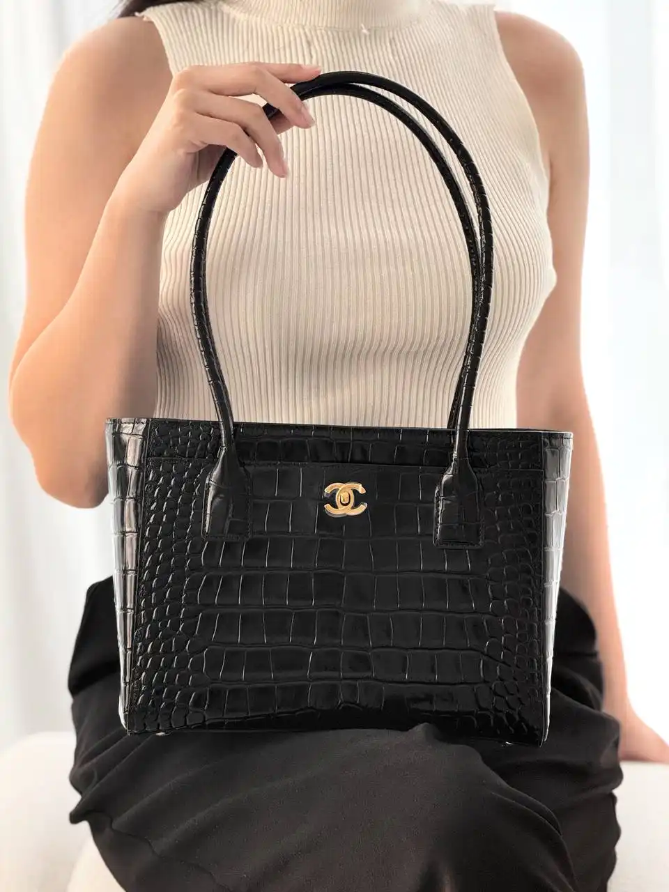 Chanel Tote Small Croco Black GHW - photo 6