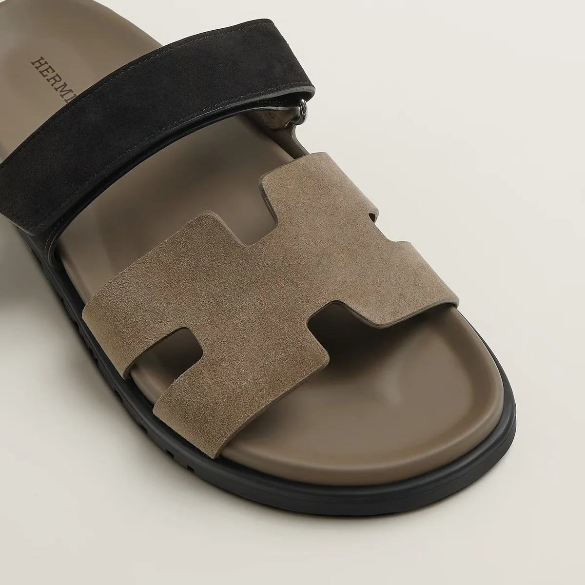 Hermes Chypre Sandal Suede Etoupe / Noir Black - photo 5